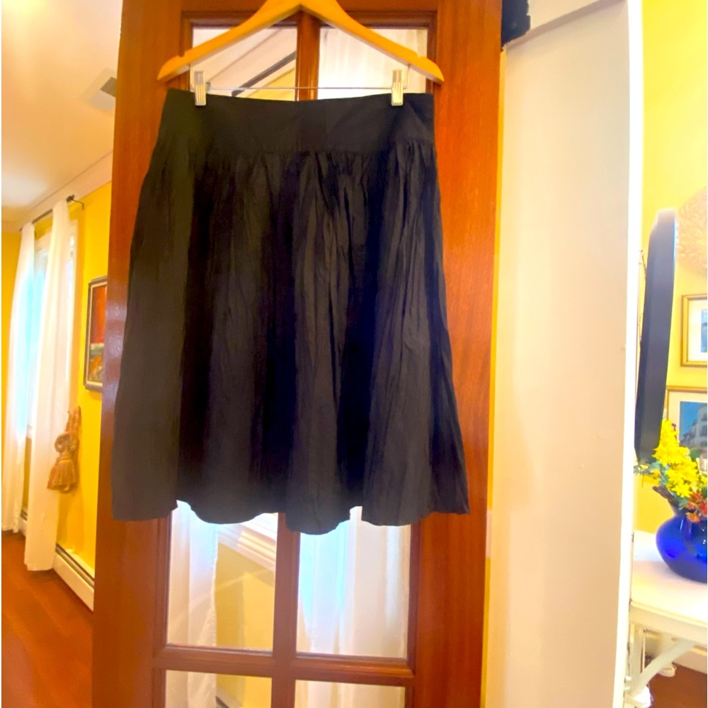 Size 12 Black Isaac Mizrahi silk polyester gauze skirt